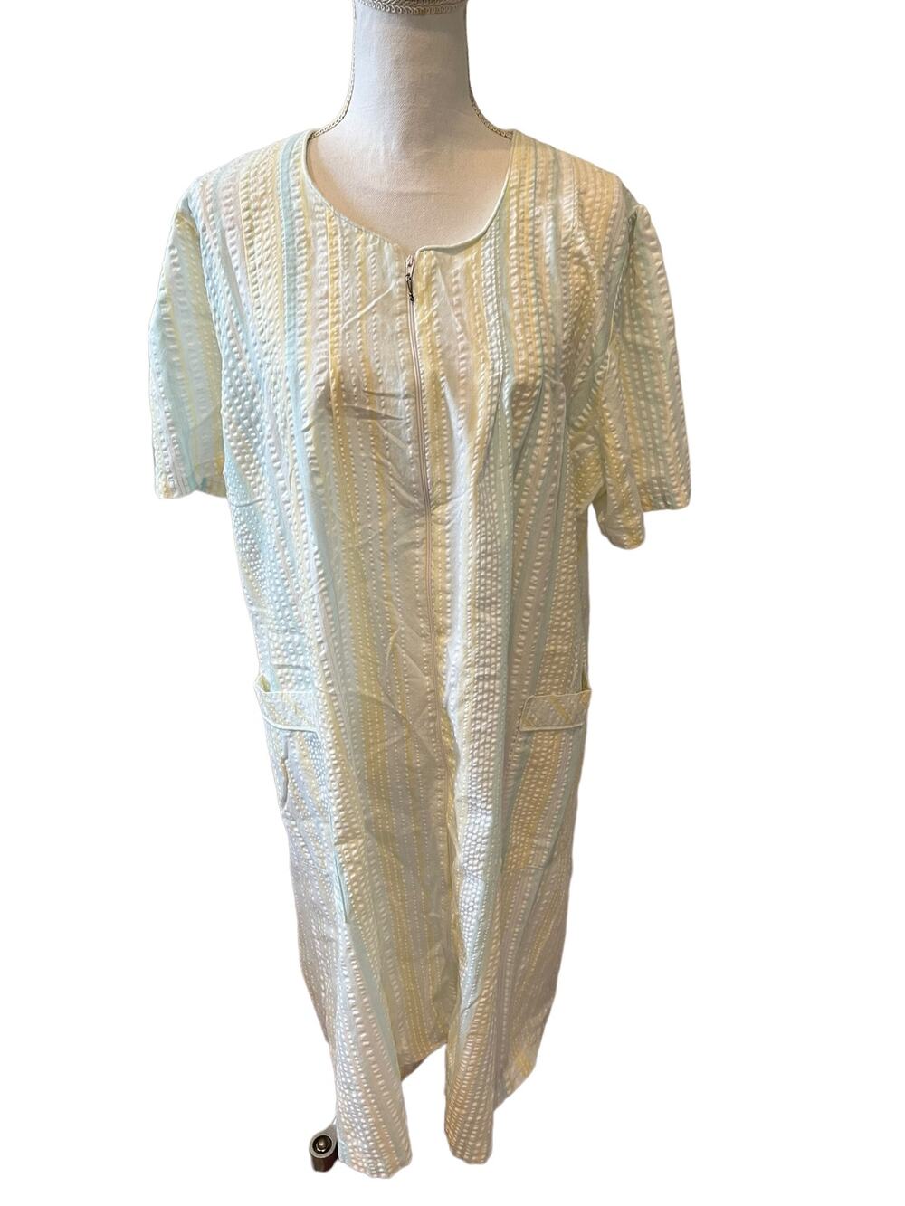 Vintage Simply Basic Seersucker Pastel Summer House Dress House Coat
